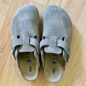 NWOT Boston Soft Footbed - Suede (Unisex) Stone Coin Suede Women's 9-9.5 - EU 40